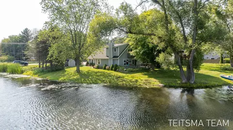 17871 168th Ave, Spring Lake, MI 49456