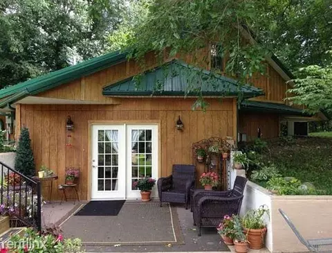 7498 Lincoln Rd, Jackson, MI 49201