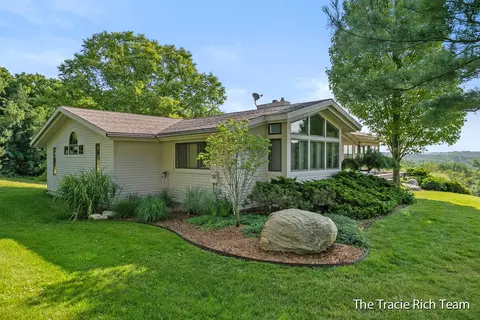 7250 Packer Dr NE, Belmont, MI 49306