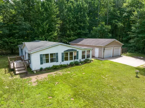 1342 Douglas Rd, Harrison, MI 48625