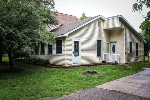 417 E Pine St, Edmore, MI 48829