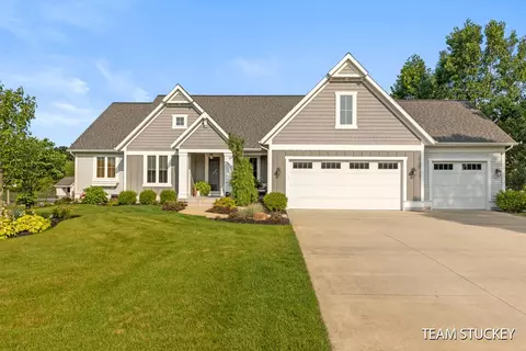 8721 Olde Meadow Dr NE, Rockford, MI 49341