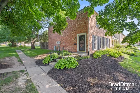 2539 Abbington Dr SE, Grand Rapids, MI 49506