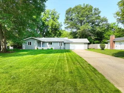 4835 Yorkshire Dr, Norton Shores, MI 49441