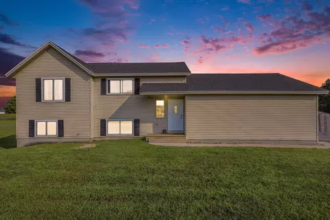 1970 Vining Rd, Greenville, MI 48838