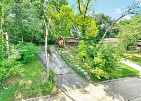 2006 Parkwood Way, Jackson, MI 49203