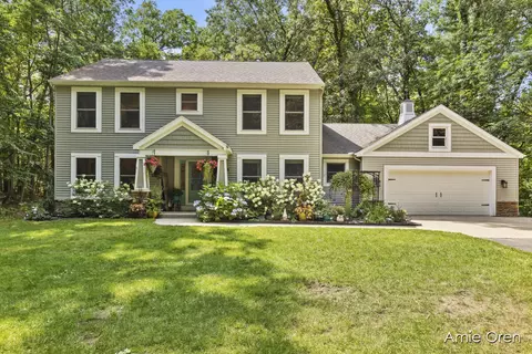 6515 Oak Hill Trl NE, Rockford, MI 49341