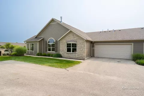 1175 Waterwalk Dr, Holland, MI 49423
