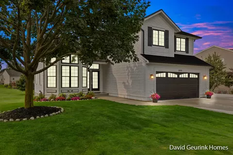8696 Sunburst Dr, Zeeland, MI 49464