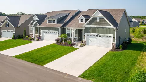 14719 Pine Dew Dr, Grand Haven, MI 49417