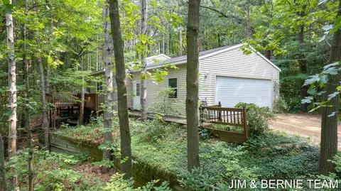 3221 Arbor Ln, Hamilton, MI 49419