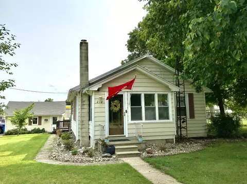 212 E Michigan Ave, White Pigeon, MI 49099