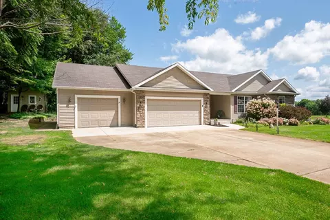 3935 Hidden Valley Trl S, Niles, MI 49120