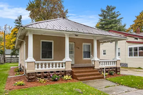 715 S Constantine St, Three Rivers, MI 49093