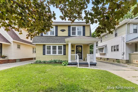 446 Knapp St NE, Grand Rapids, MI 49505