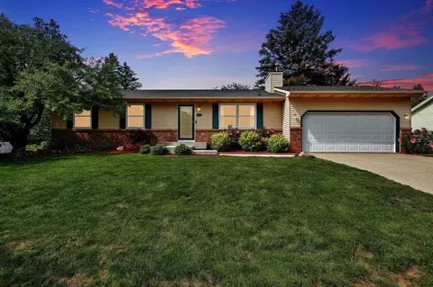 5705 Wood Valley Dr, Haslett, MI 48840