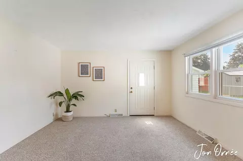 4442 Annsbury Ct SW, Wyoming, MI 49519