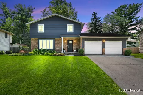 1432 Andrew St SE, Kentwood, MI 49508