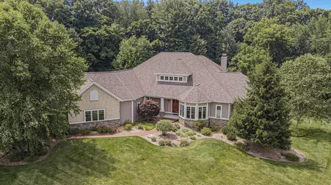 2430 Persimmon Pl NE, Belmont, MI 49306