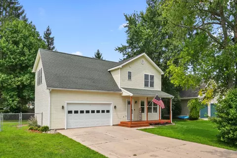 205 Jonathan Dr, Cadillac, MI 49601