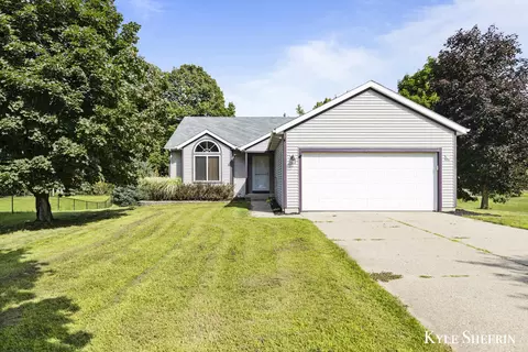 470 6th St NE, Cedar Springs, MI 49319