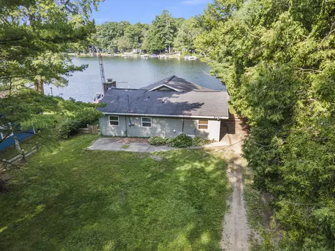9741 E School Section Lake Dr, Mecosta, MI 49332