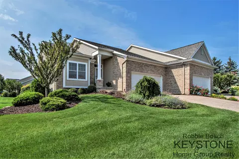 6593 Gracepoint Dr SE #75, Caledonia, MI 49316