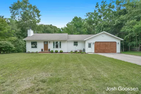 4372 Hunsberger Ave NE, Grand Rapids, MI 49525