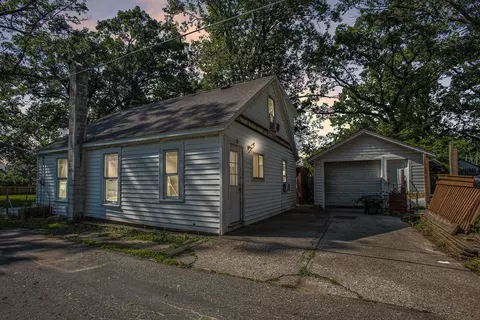5058 Carson Ave SW, Wyoming, MI 49548
