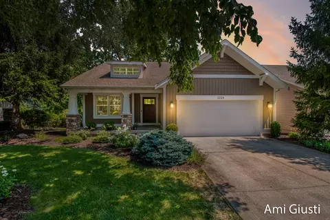 2224 N Greenstone Dr, Grand Rapids, MI 49546