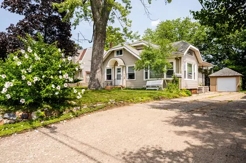 2403 Lakeview Ave, St. Joseph, MI 49085
