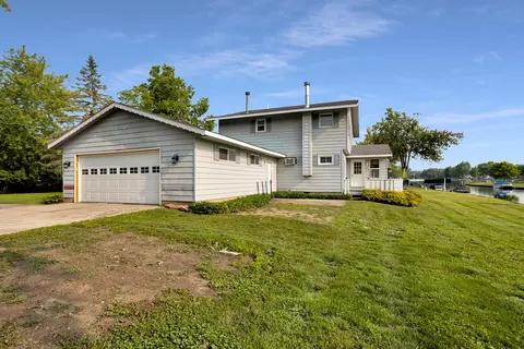 809 W Beach Dr, Brooklyn, MI 49230