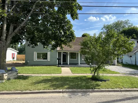 610 Clinton St, Marshall, MI 49068 photo 2