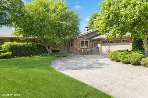 1652 S Bonny Bruce Dr, Stevensville, MI 49127