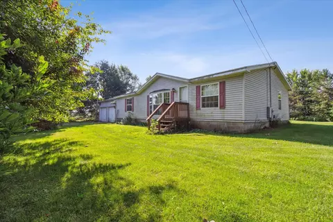 1064 142nd Ave, Wayland, MI 49348