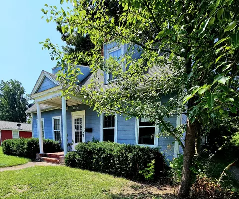 1004 N Main St, Three Rivers, MI 49093
