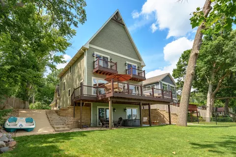8289 W Long Lake Dr, Kalamazoo, MI 49048