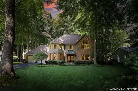 1131 Warwick Ct, Holland, MI 49424