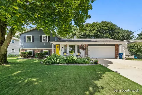 2719 Johnathan Ave NE, Grand Rapids, MI 49525