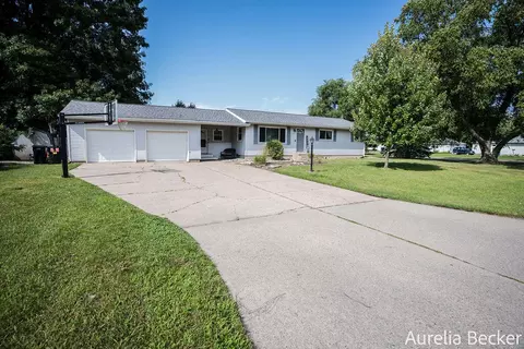 2241 Pine St, Jenison, MI 49428