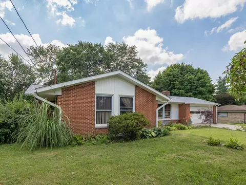 3880 Woodmere Ln, Kalamazoo, MI 49048