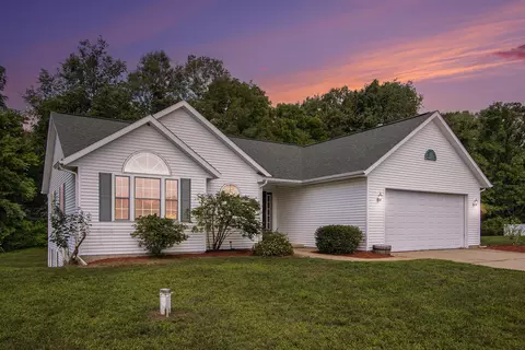 7949 Rolling Meadows Dr, Kalamazoo, MI 49009