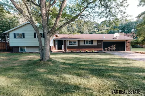 2071 Easthill Dr, Norton Shores, MI 49441