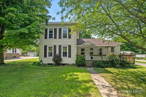 133 Center St, Saranac, MI 48881