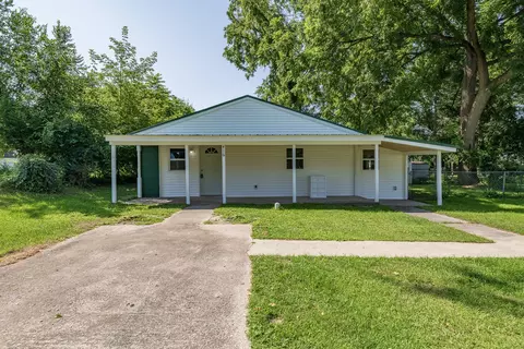 416 Cedar St, Paw Paw, MI 49079