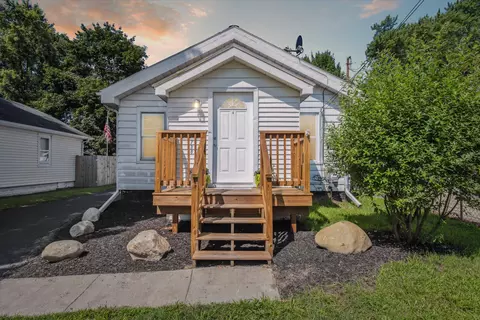 738 Fairyland Ave, Jackson, MI 49202
