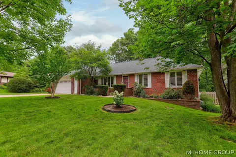 1854 SW Pinnacle Dr, Wyoming, MI 49519