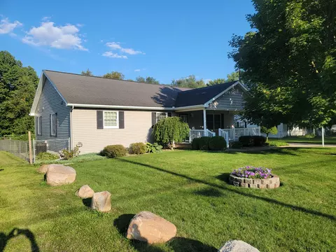 301 Michigan Ave, Colon, MI 49040