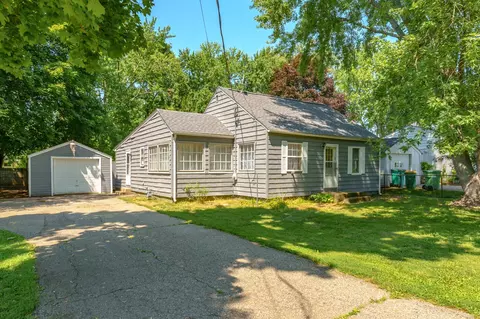 217 N 22nd St, Springfield, MI 49037 photo 2