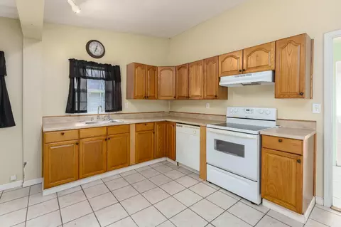 217 N 22nd St, Springfield, MI 49037 photo 3